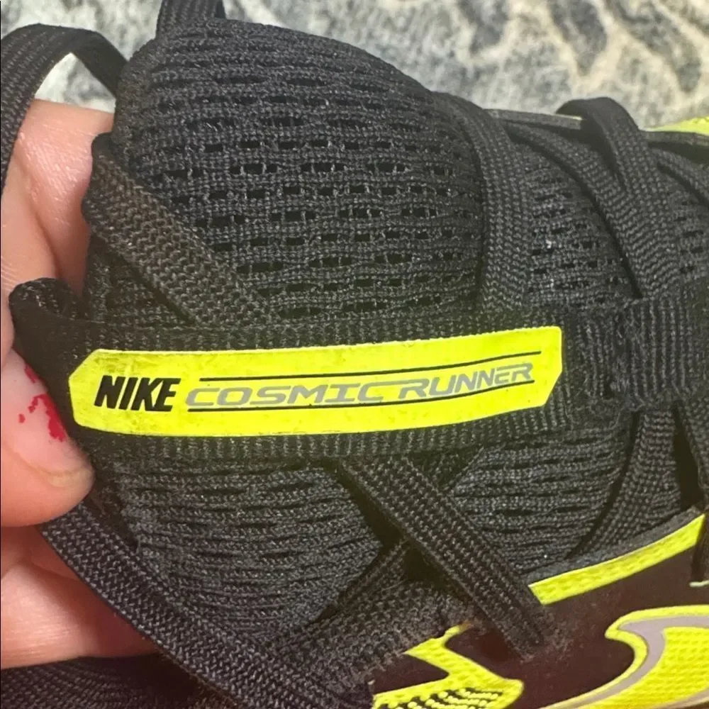 Nike Boys Cosmic Runner Sneaker